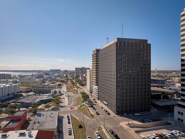 More Photos Of 615 N Upper Broadway St, Corpus Christi Office For Lease