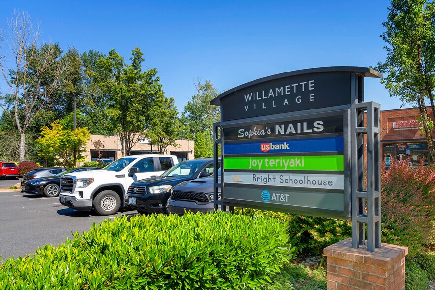 More Photos Of 19066 Willamette Dr, West Linn Freestanding For Lease