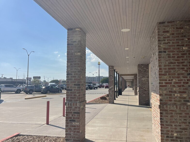 More Photos Of 6433 Highway 182 E, Morgan City Storefront For Lease