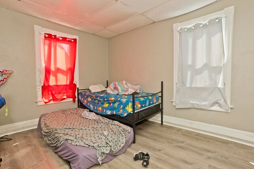 More Photos Of 95 School St, Chicopee Apartments For Sale