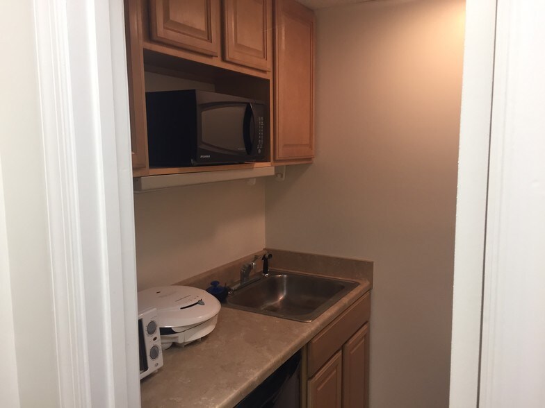 More Photos Of 2 Post Office Rd, Waldorf Medical For Lease