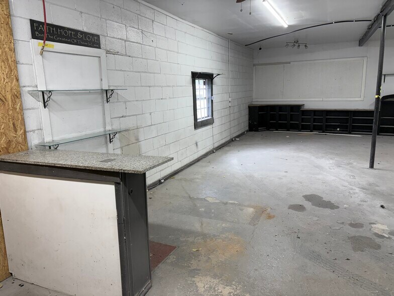 More Photos Of 2707 US Highway 80, Bloomingdale General Retail For Sale