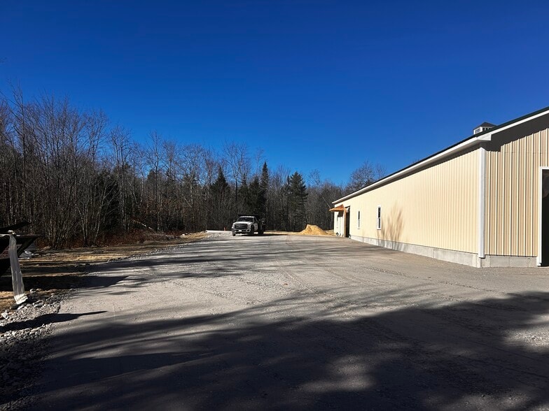 More Photos Of 112 Pond Rd, Bowdoinham Warehouse For Lease