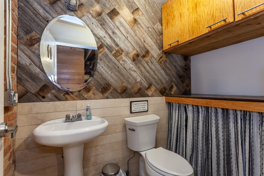 More Photos Of 2425 W 14th St, Chicago Loft Creative Space For Lease