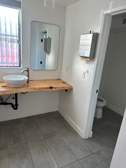 More Photos Of 4545-4547 Fanuel St, San Diego Office For Lease