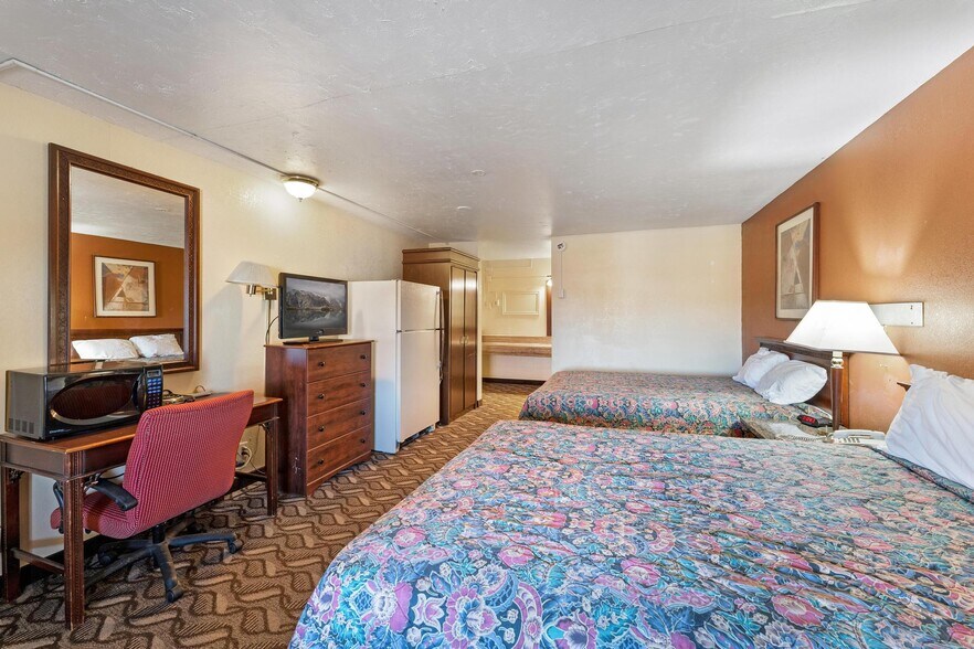 More Photos Of 260 W Main St, Vernal Hotel For Sale