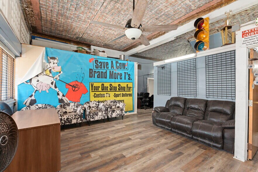 More Photos Of 1720 S Presa St, San Antonio Freestanding For Sale