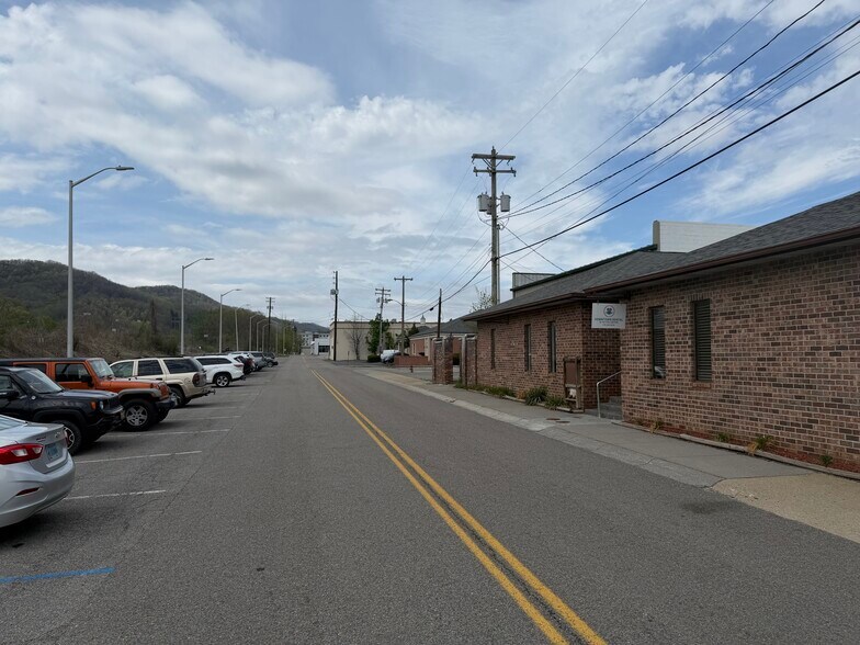 More Photos Of 618 Market Pl SW, Norton Office For Lease