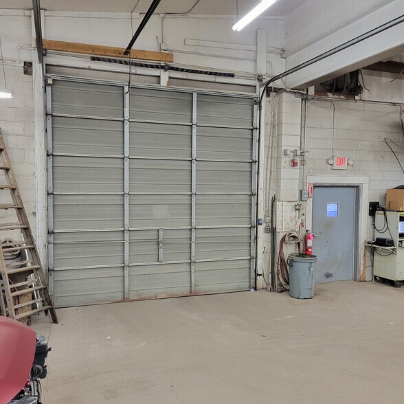 More Photos Of 61 Sullivan St, Wurtsboro Showroom For Sale