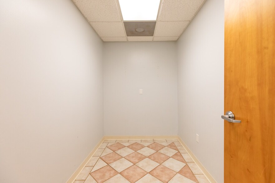 More Photos Of 640 S Walker St, Bloomington Medical For Sale