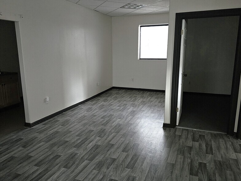 More Photos Of 6713 Broadway, Pearland Unknown For Lease