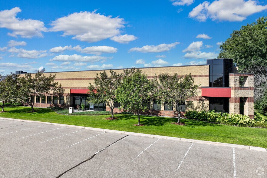 More Photos Of 4265 N Lexington Ave, Arden Hills Office For Lease