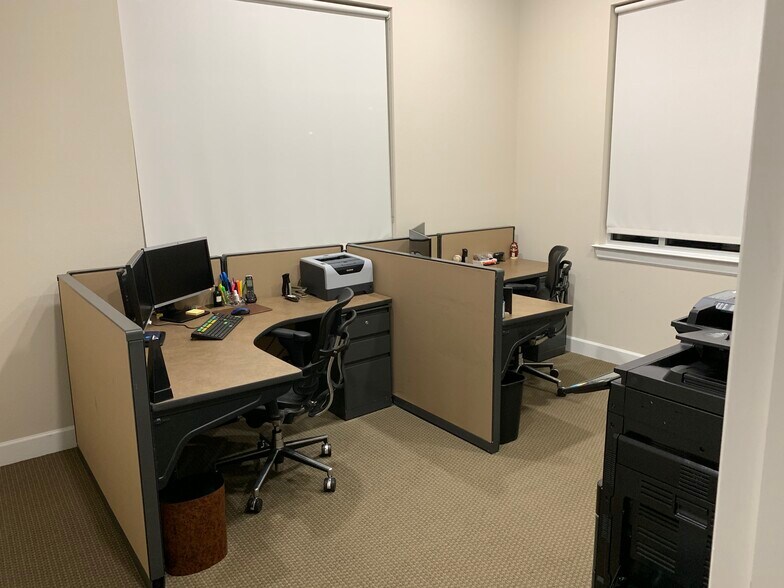 More Photos Of 5757 Flewellen Oaks Ln, Fulshear Office For Sale