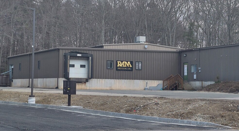 More Photos Of 5 Commerce Park Dr, East Hampstead Manufacturing For Sale