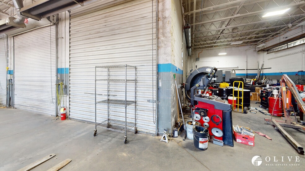 More Photos Of 4351 Austin Bluffs Pky, Colorado Springs Auto Repair For Lease