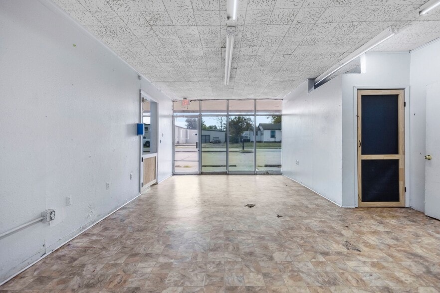 More Photos Of 2602-2606 Jones St, Greenville Freestanding For Sale