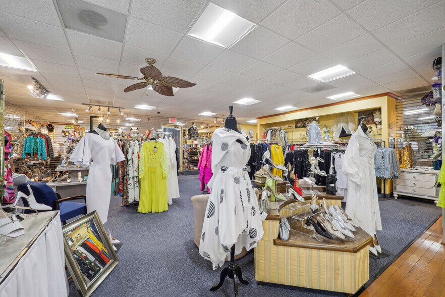 More Photos Of 5061 Allentown Rd, Suitland General Retail For Sale