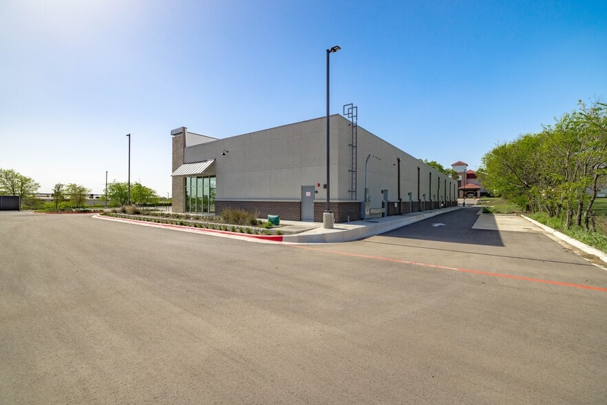 More Photos Of 160 W Loop 121, Belton Restaurant For Lease