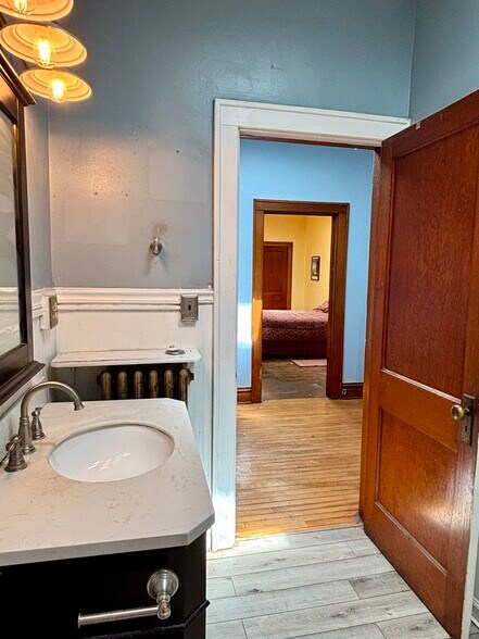 More Photos Of 221 W Washington St, Marquette Flex For Sale
