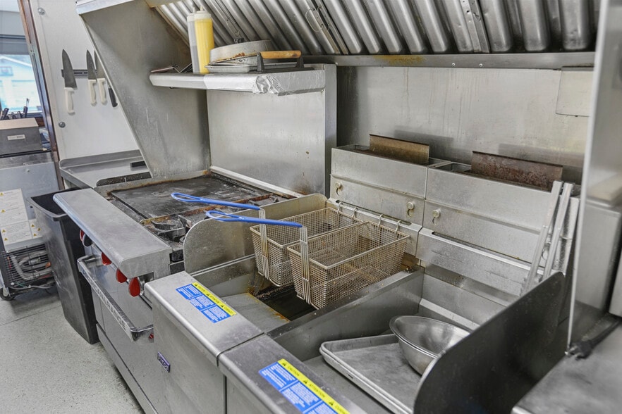 More Photos Of 31815 E Historic Columbia RI Hwy, Troutdale Convenience Store For Sale