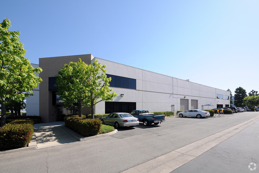 More Photos Of 15261 Connector Ln, Huntington Beach Manufacturing For Lease