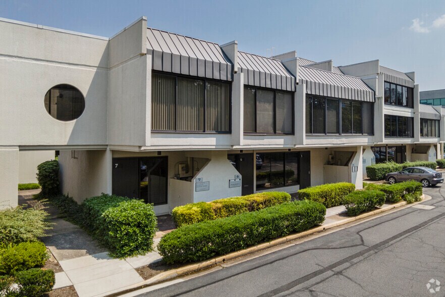 More Photos Of 11250 Roger Bacon Dr, Reston Office For Sale