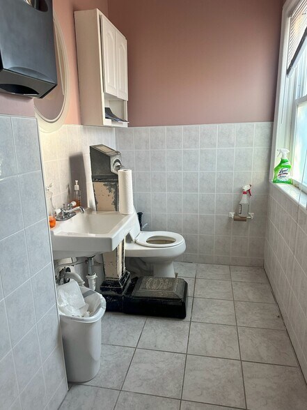 More Photos Of 15-17 Oak St, Patchogue Office Residential For Sale