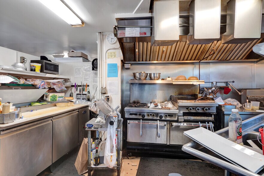 More Photos Of 472 Old Stone Hwy, East Hampton Storefront Retail Residential For Sale