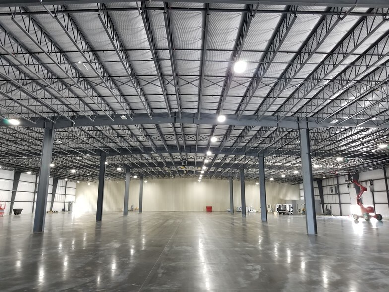 More Photos Of 101 Corporate Dr, Frankfort Warehouse For Lease