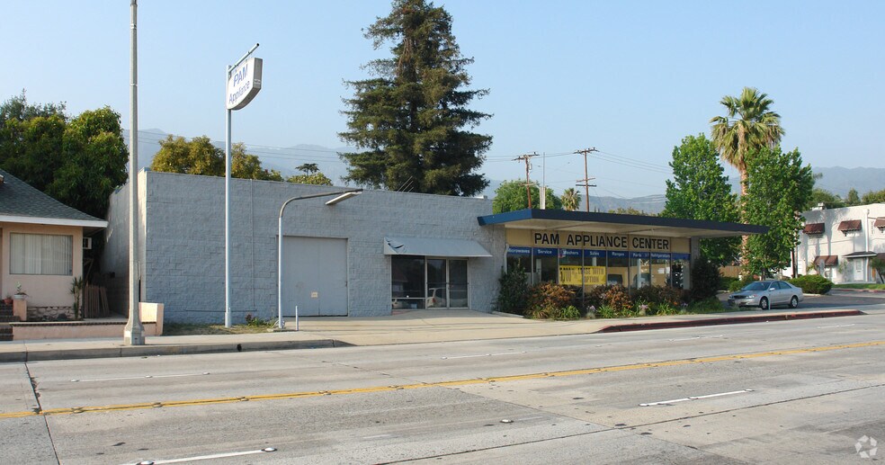 More Photos Of 401-405 W Foothill Blvd, Monrovia Freestanding For Lease