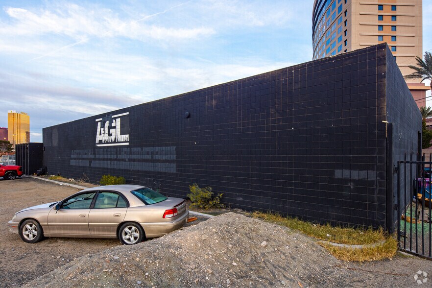 Primary Photo Of 3686 S Highland Dr, Las Vegas Warehouse For Lease