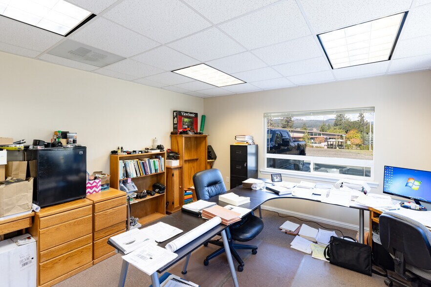 More Photos Of 200 N Wasco Ct, Hood River Warehouse For Sale