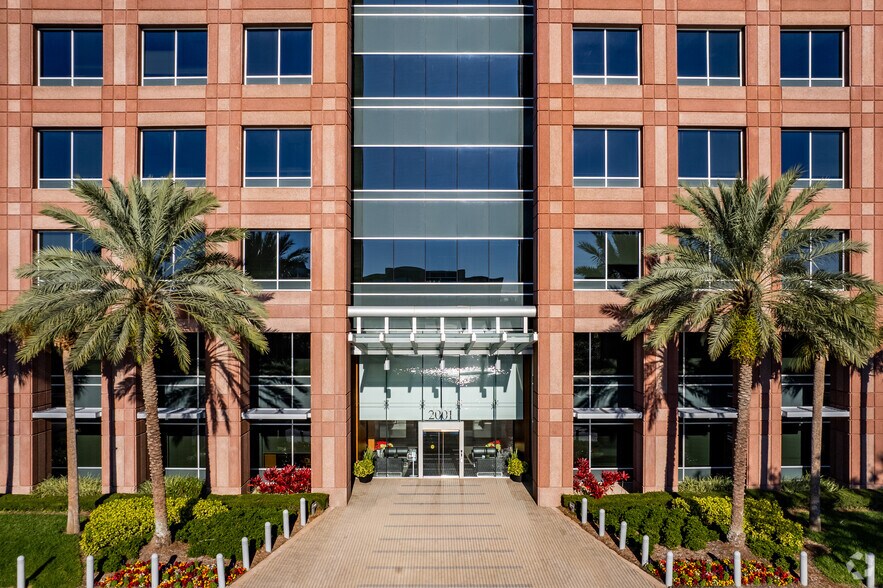 More Photos Of 2001 Summit Park Dr, Orlando Office For Lease