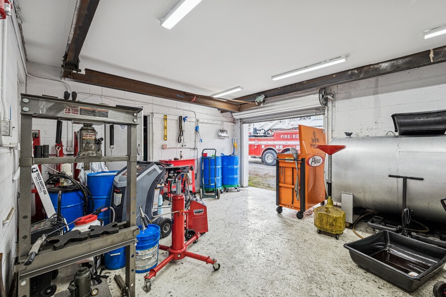 More Photos Of 3502 Dickerson Pike, Nashville Flex For Sale