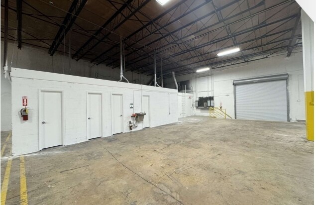 More Photos Of 10000-10020 NW 79th Ave, Hialeah Warehouse For Lease