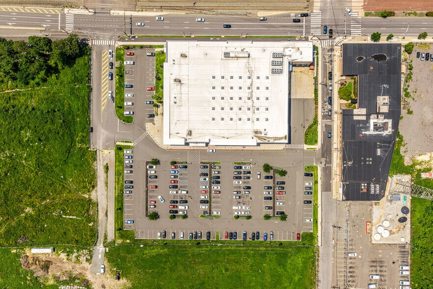 More Photos Of 1403 S Christopher Columbus Blvd, Philadelphia General Retail For Sale