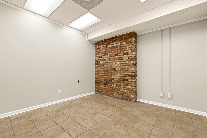 More Photos Of 150 N Steele St, Sanford Office For Sale