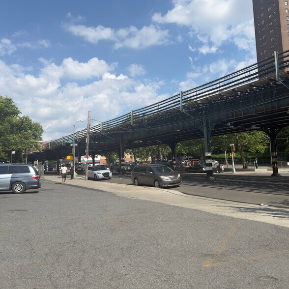 More Photos Of 609 Westchester Ave, Bronx Storefront Retail Office For Lease