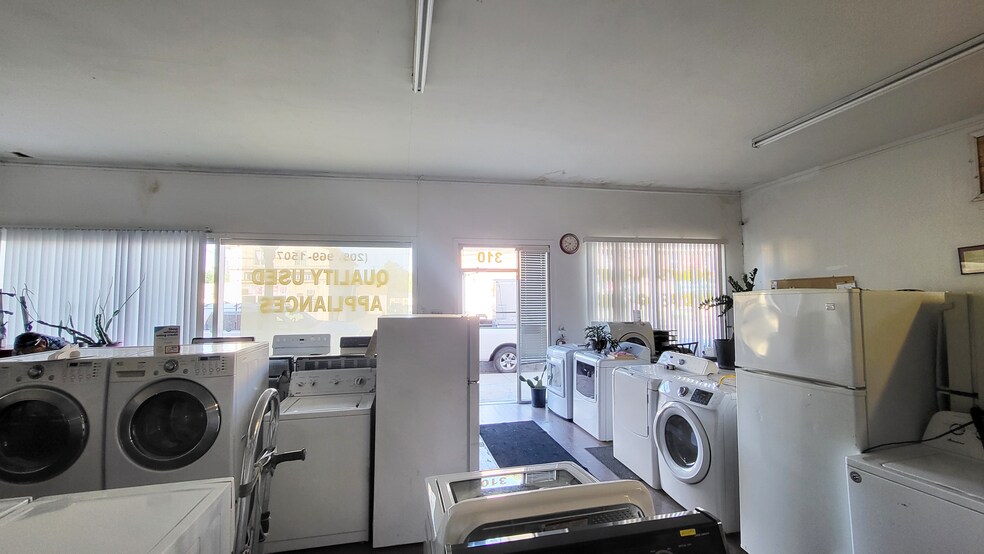 More Photos Of 310 S Central Ave, Lodi Storefront For Sale