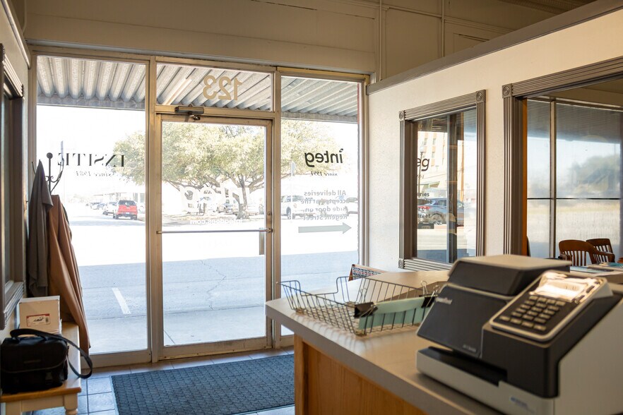 More Photos Of 123 William J Bryan Parkway, Bryan Warehouse For Sale