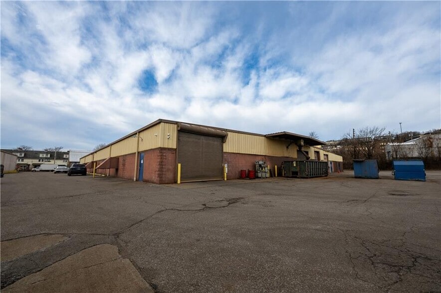 More Photos Of 320 4th St, Blawnox Manufacturing For Sale