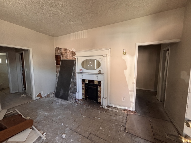 More Photos Of 933 E 28th St, Los Angeles Multifamily For Sale
