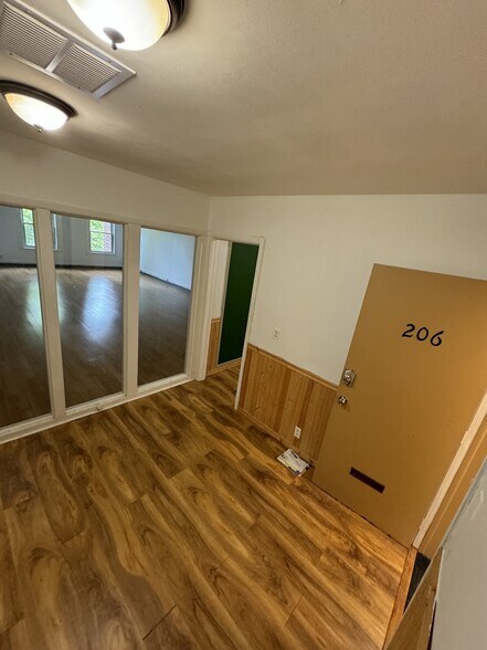 More Photos Of 101-107 Front St, Berea Storefront Retail Office For Lease