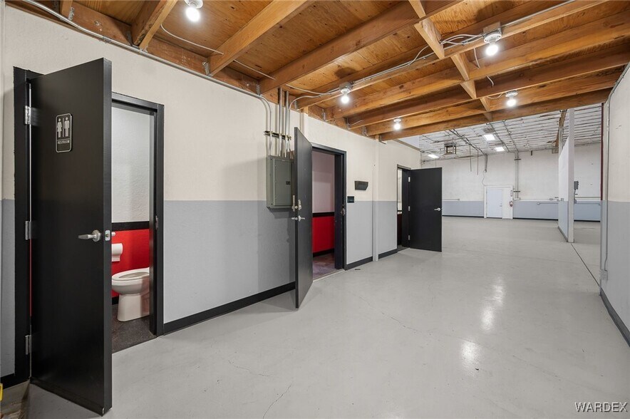 More Photos Of 1055 Empire Dr, Lake Havasu City Distribution For Lease