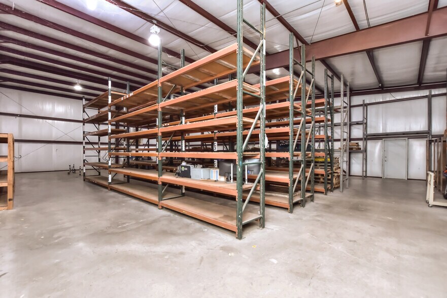 More Photos Of 4159 E University Ave, Georgetown Light Manufacturing For Sale