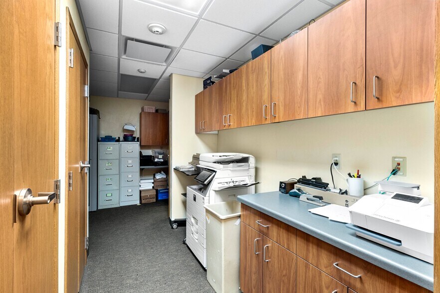 More Photos Of 445 S Adams St, Green Bay Office For Lease