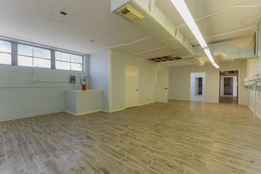 More Photos Of 2415 Church St, Galveston Light Distribution For Lease
