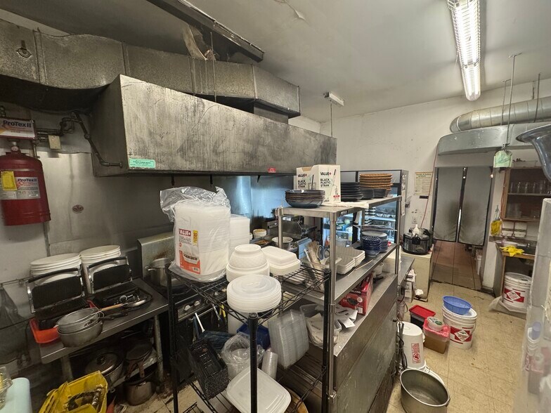 More Photos Of 1620 Bloor St W, Toronto Storefront Retail Residential For Sale