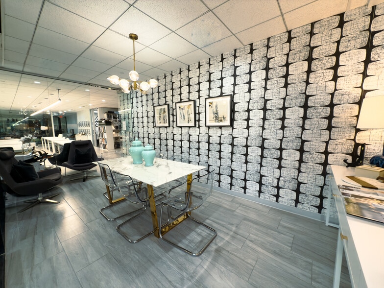 More Photos Of 17 S Briar Hollow Ln, Houston Coworking Space