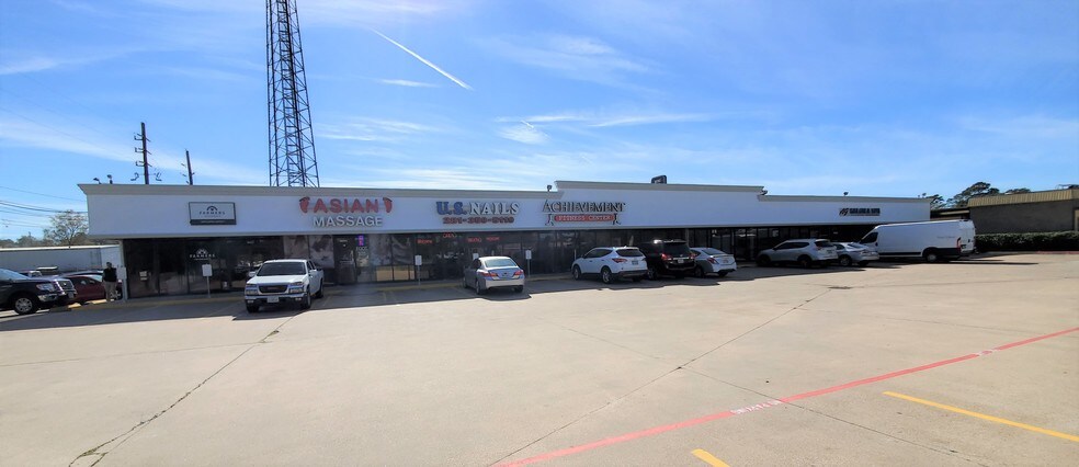 More Photos Of 1964 Northpark Dr, Kingwood Storefront For Sale